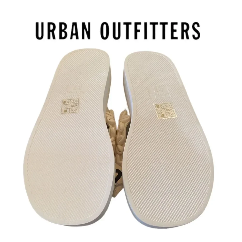 NEW Urban Outfitters UO Embellished Flower Cream / White Thong Sandals 6 7 8 9